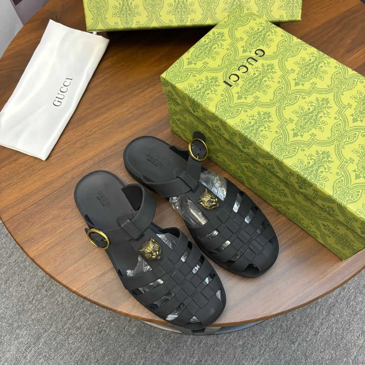 Men's shoes 260💰 [Gucci] Counter quality, top-quality original goods, real photos! Original TPU material, fine workmanship, comfortable; genuine 1:1 replica Size: 38 ~ 46